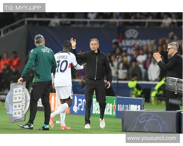 突发消息凯恩正式宣布离开老东家球迷集体不舍送别泪洒赛场